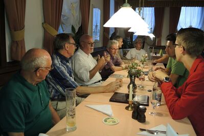 SPD-Fraktionschef Karl-Otto Völker berichtet von der Gründung des SPD-Ortsvereins 1891